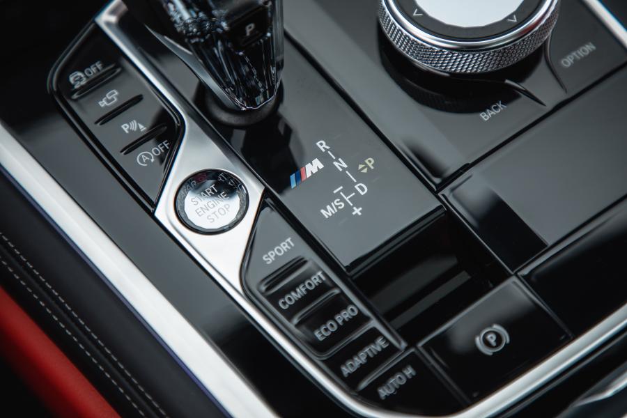 Детали интерьера BMW M850i xDrive Gran Coupe (G16) 2019 года  (NA) (фото 23 из 35)